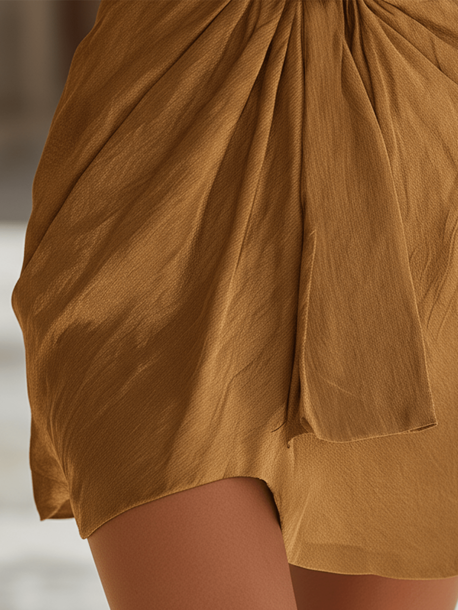 VESTIDO MINI DRAPEADO EN TONO MARRÓN DORADO - VALERINA MARBELLA