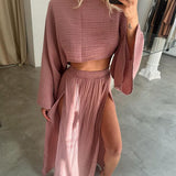 Conjunto casual de duas peças em algodão e linho com fenda elegante.