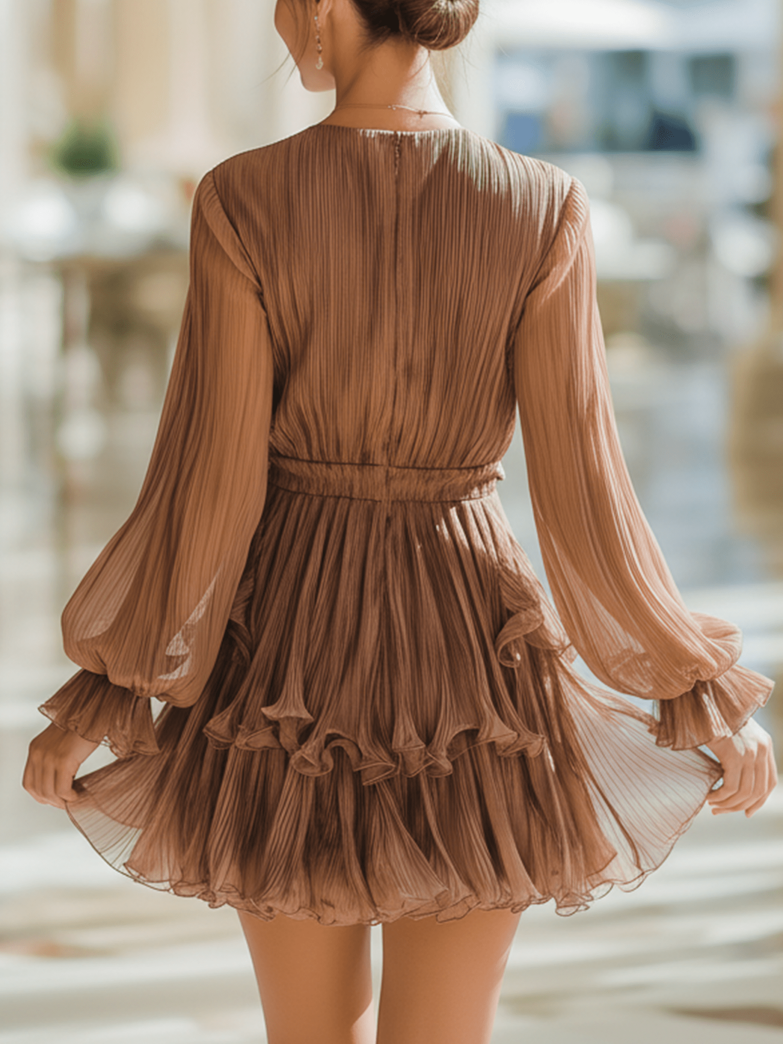 VESTIDO MINI DE GASA ARRUGADA COLOR MOCHA CON VOLANTES - VALERINA MARBELLA