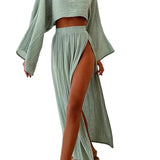 Conjunto casual de duas peças em algodão e linho com fenda elegante.