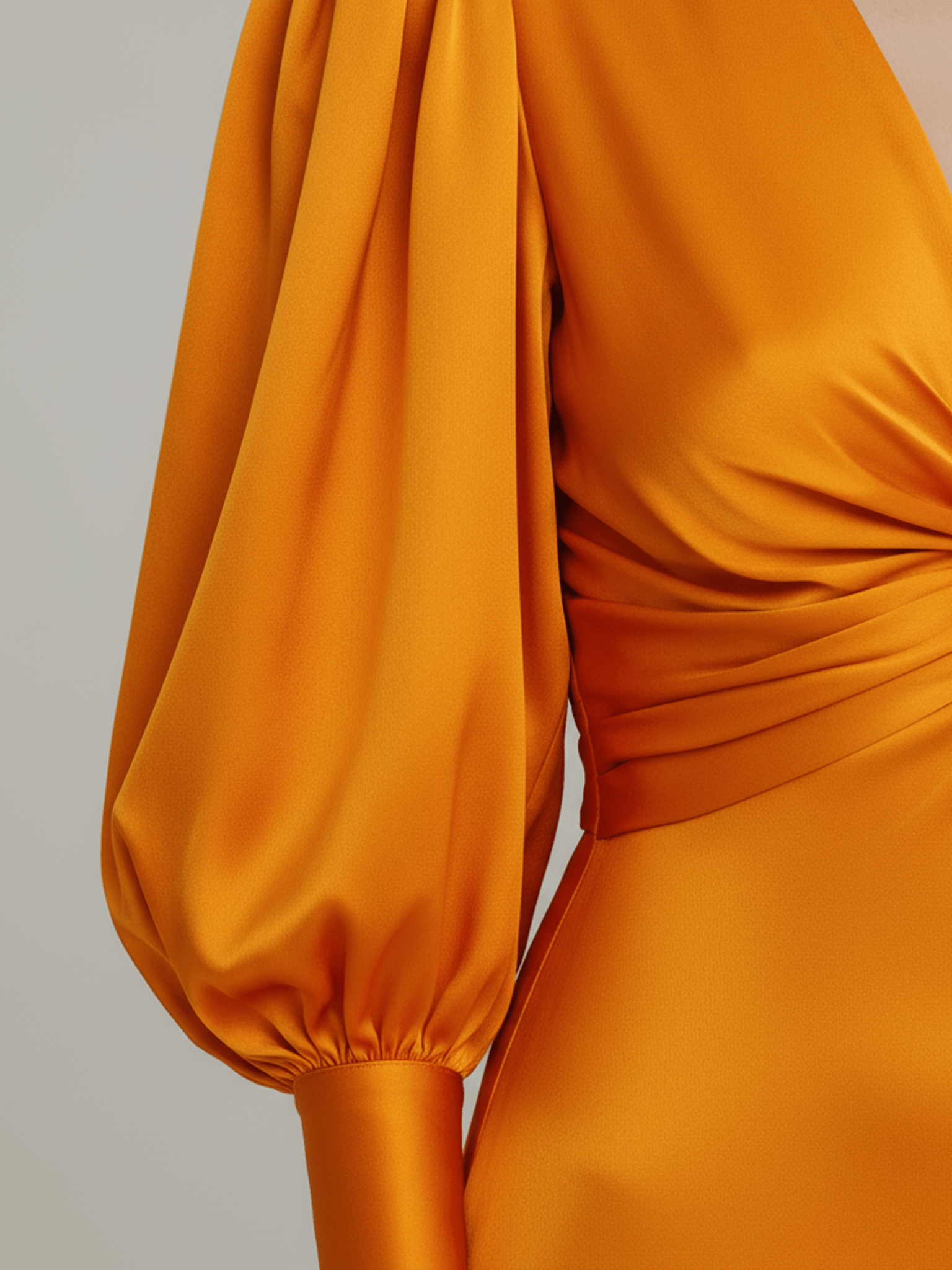 VESTIDO MIDI DE SATÉN NARANJA CON MANGAS ABULLONADAS - VALERINA MARBELLA