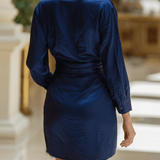 VESTIDO MINI CAMISERO DE SATÉN AZUL MARINO CON PLISADO ASIMÉTRICO - VALERINA MARBELLA