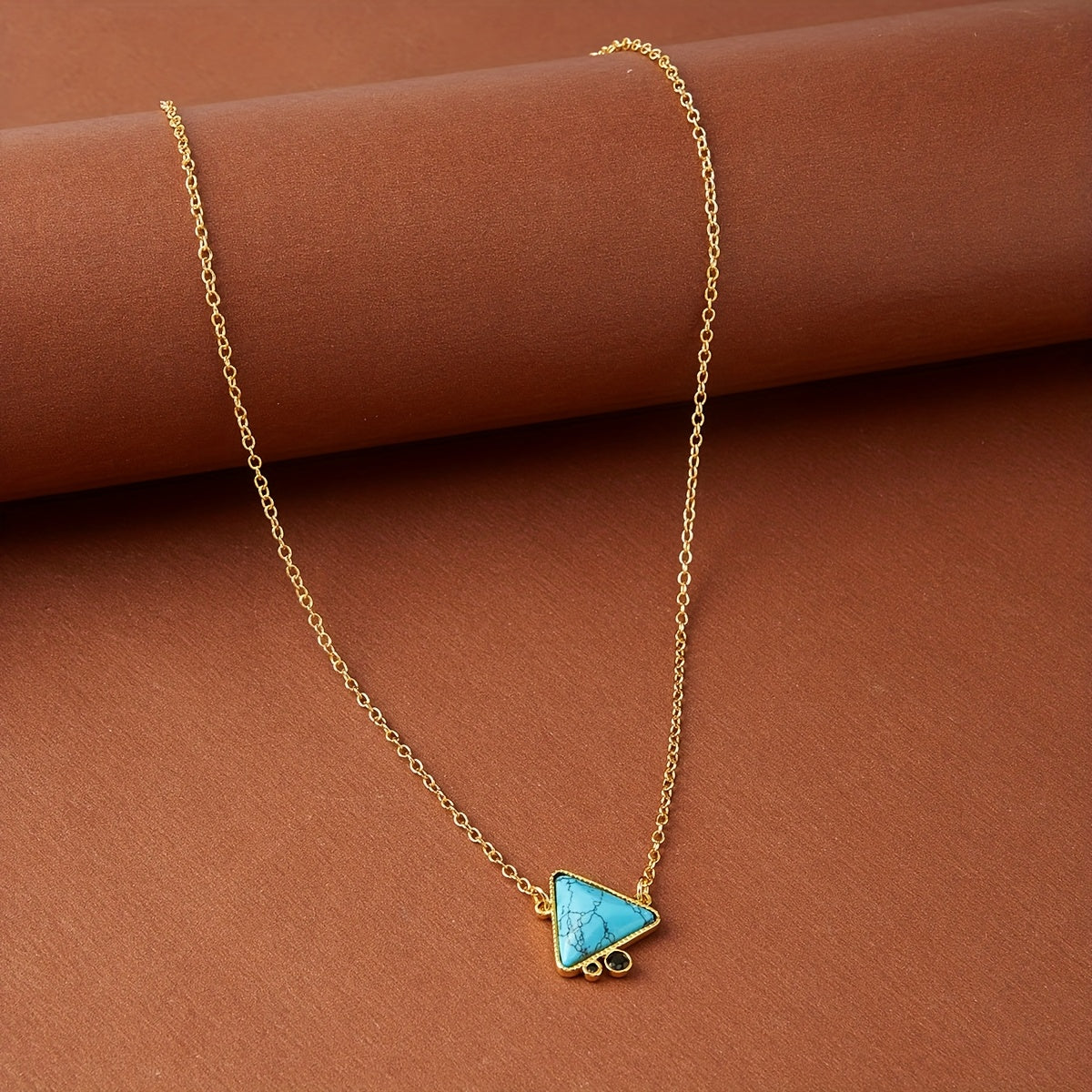 COLLAR ELEGANTE GÉOMÉTRIQUE TURQUESA TRIANGLE COLGANTE