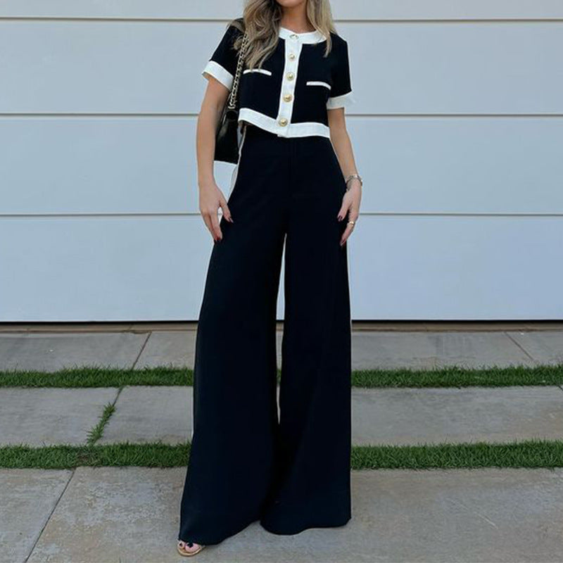 Conjunto de duas peças elegante e casual, composto por top curto e calça reta.