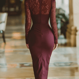 VESTIDO LARGO BURDEOS DE SATÉN CON ENCAJE, PLISADO Y ESCOTE EN PICO - VALERINA MARBELLA