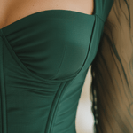 VESTIDO MINI VERDE ESMERALDA CON MANGAS DE TUL - VALERINA MARBELLA