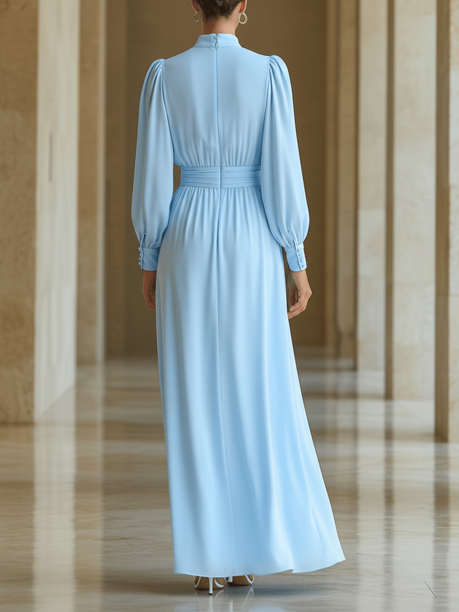 VESTIDO LARGO AZUL CIELO PLISADO CON CUELLO ALTO Y CINTURA FRUNCIDA - VALERINA MARBELLA