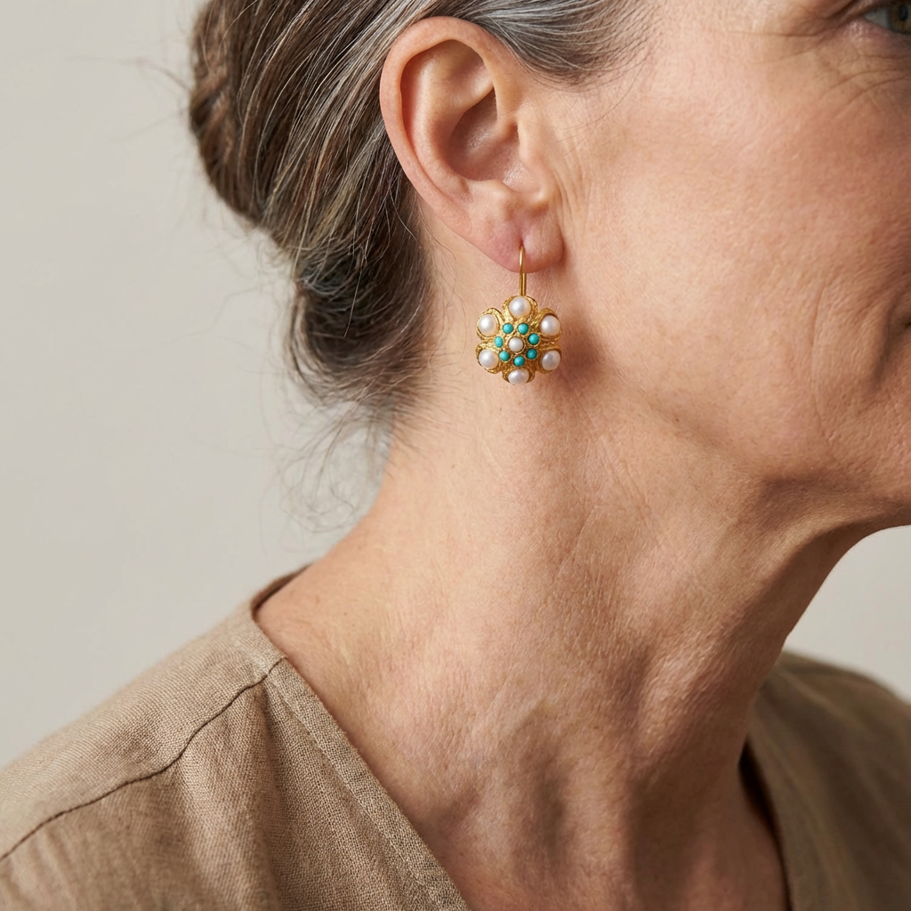 PENDIENTES CLÁSICO TURQUESA & PERLA PLAQUÉ ORO FLOR