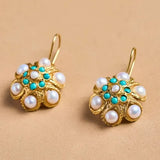 PENDIENTES CLÁSICO TURQUESA & PERLA PLAQUÉ ORO FLOR