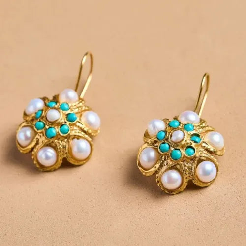 PENDIENTES CLÁSICO TURQUESA & PERLA PLAQUÉ ORO FLOR