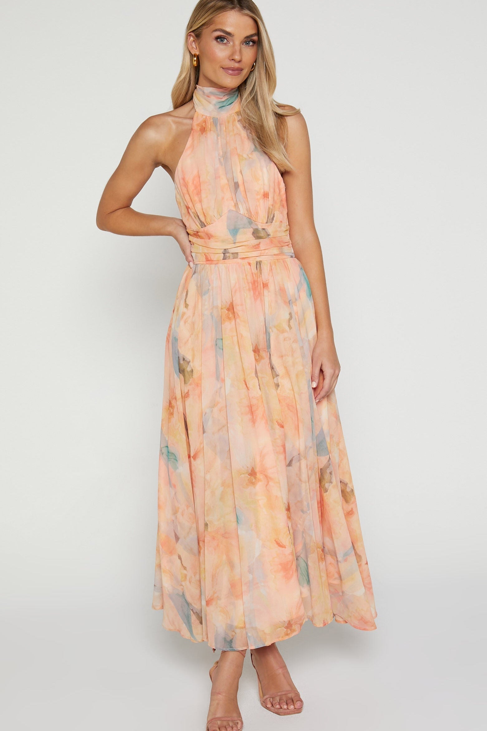 VESTIDO MAXI ELEGANTE CON ESCOTE HALTER