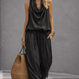 CONJUNTO NEGRO HALTER CON PANTALÓN PLISADO