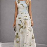 VESTIDO MAXI FLORAL AZUL Y BLANCO CON VOLANTES Y ESCOTE BARCO