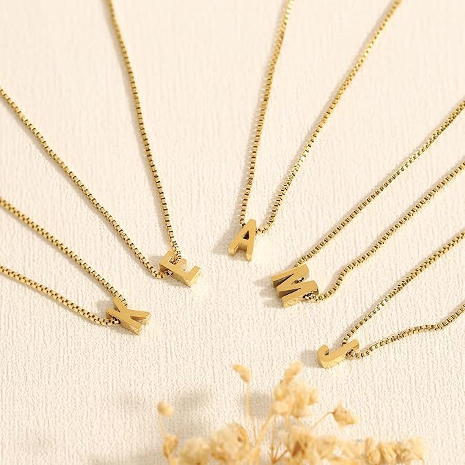 COLLAR AMOR LETTRE INITIALE | ORO