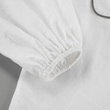 Conjunto de duas peças em algodão e linho com camisa e shorts em contraste preto e branco