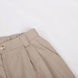 Conjunto clássico de calça pantalona com decote em V e pregas em algodão e linho.