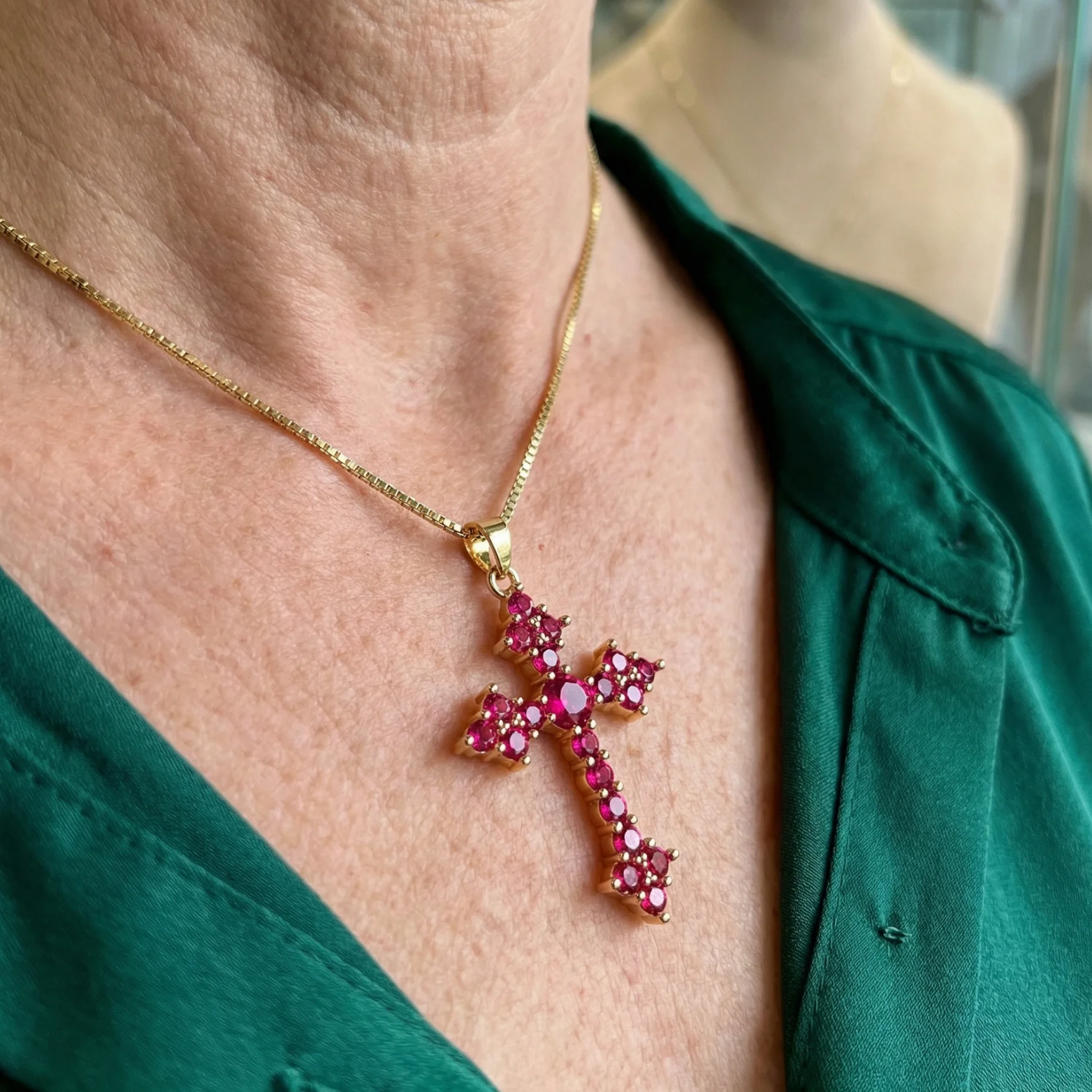 COLLAR RACIMO ROSA CRUZ | ORO