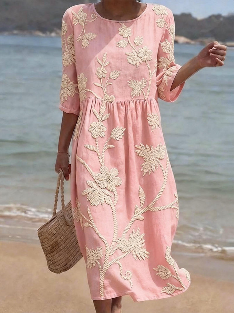 VESTIDO DE PLAYA CON BORDADO FLORAL – CAÍDA FRESCA