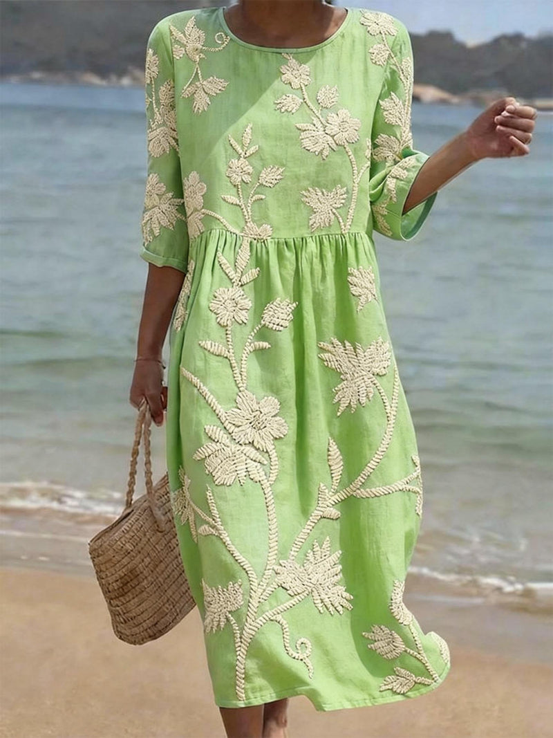 VESTIDO DE PLAYA CON BORDADO FLORAL – FRESCURA NATURAL