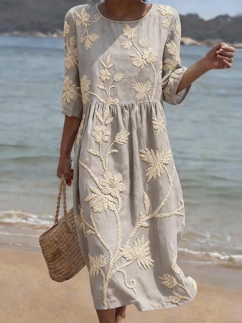 VESTIDO DE PLAYA CON BORDADO FLORAL – ENCANTO VERANIEGO
