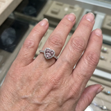 ANILLO BESO DE ROSA CORAZÓN | ORO BLANCO