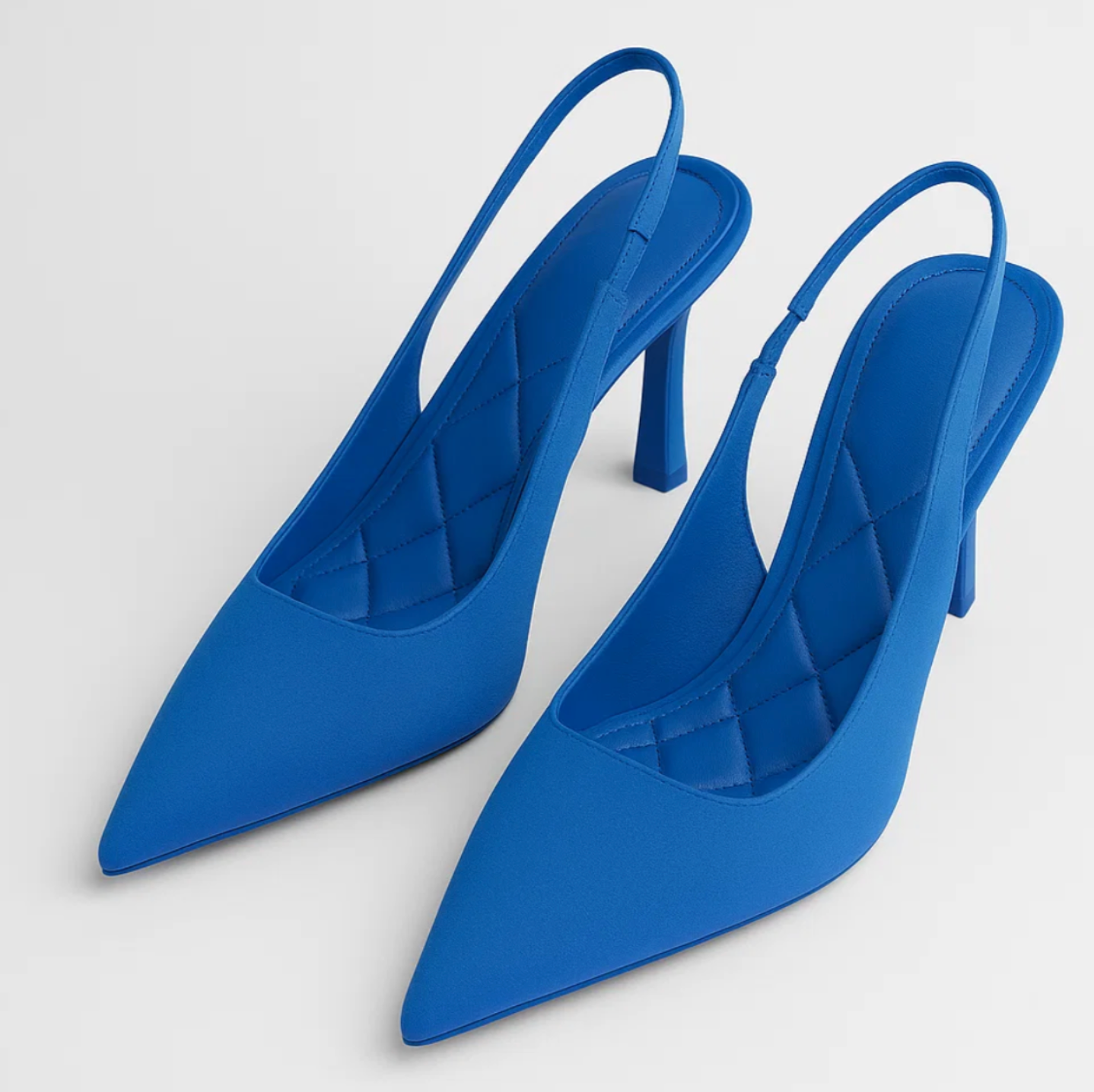 SALONES SLINGBACK CON TACÓN CURVADO