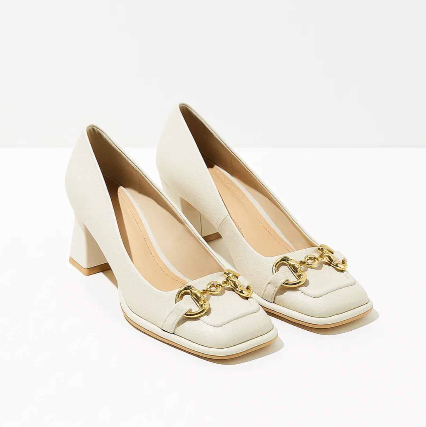 ZAPATOS DE TACÓN CON DISEÑO ATEMPORAL
