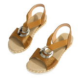 SANDALIAS CON DETALLE PLATEADO Y ELEGANCIA MODERNA