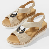 SANDALIAS CON DETALLE PLATEADO Y ELEGANCIA MODERNA