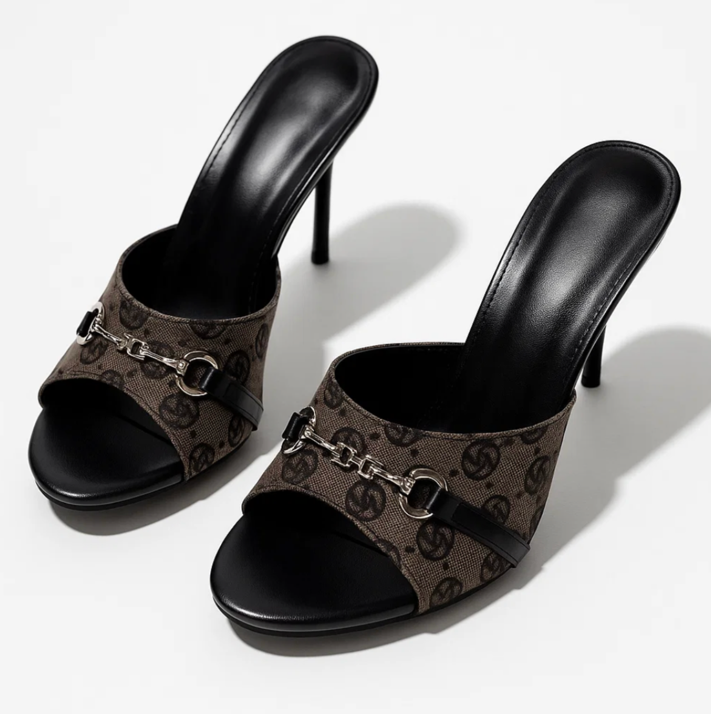ZAPATOS DE TACÓN CON MONOGRAMA