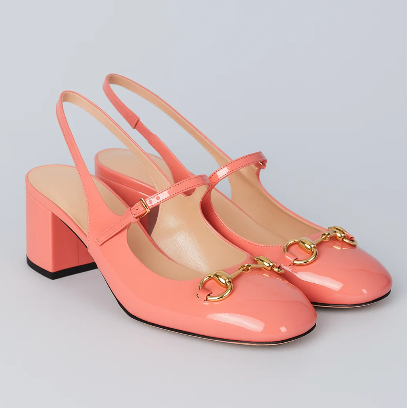 SALONES SLINGBACK CON APLIQUE METÁLICO