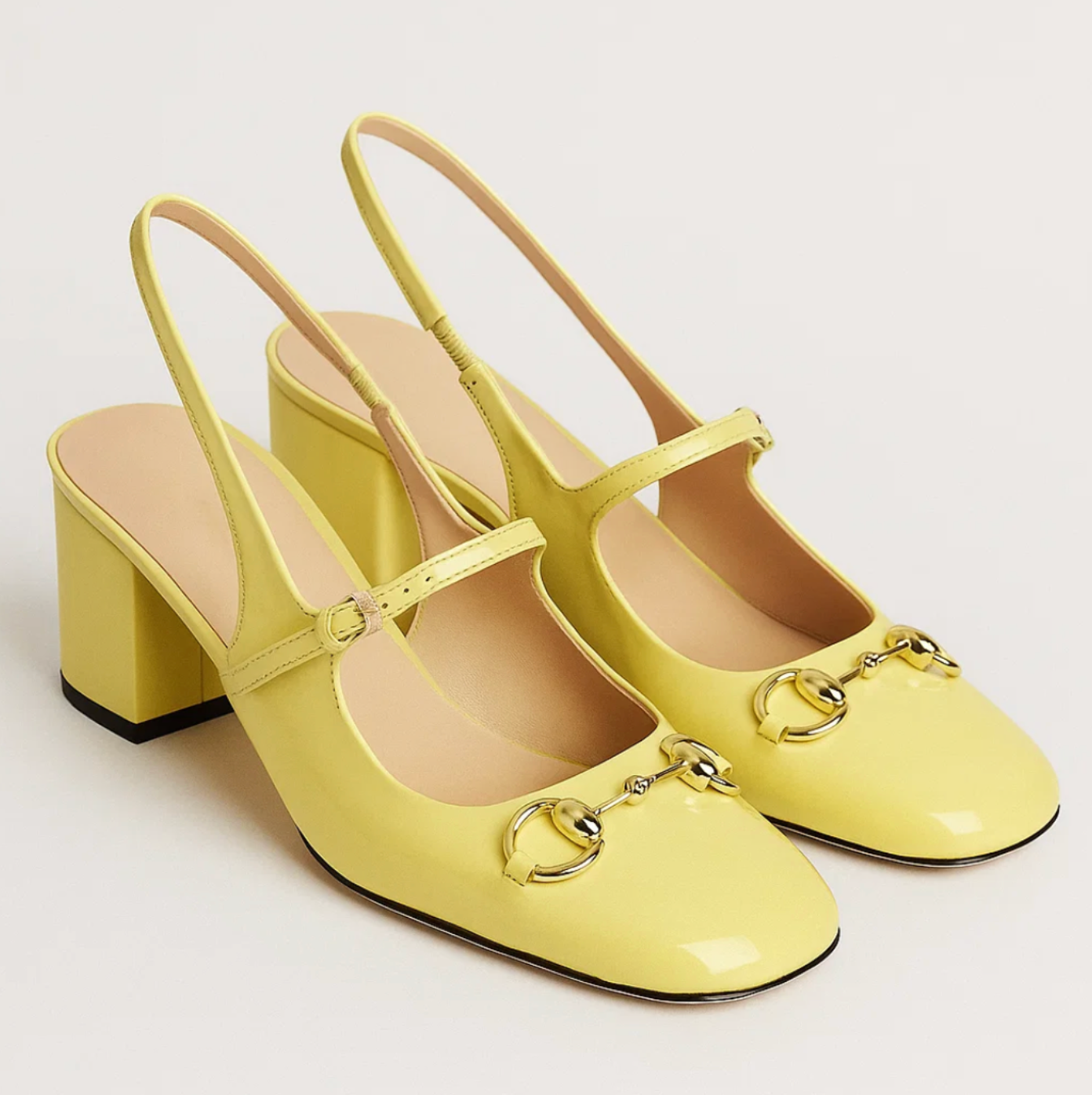 SALONES SLINGBACK CON APLIQUE METÁLICO