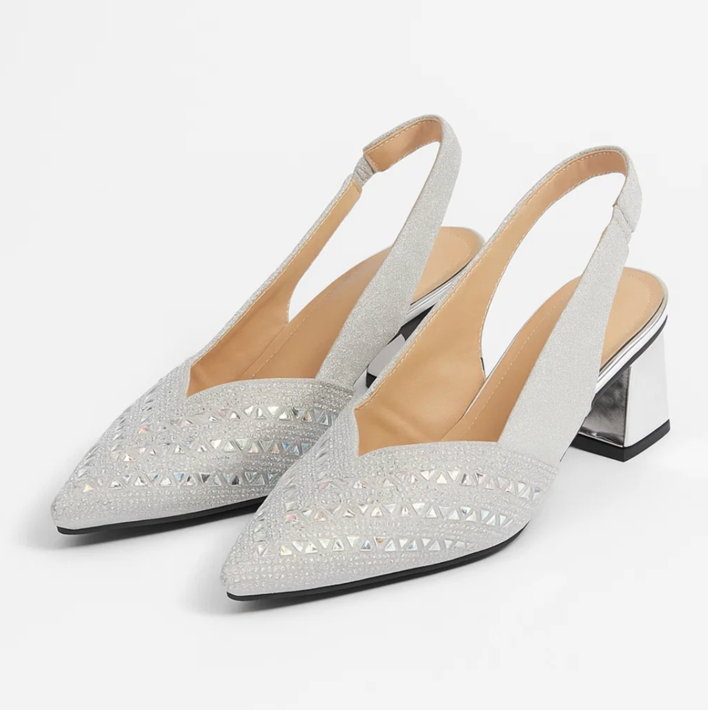 SALONES SLINGBACK CON TACÓN ELEGANTE Y DETALLES BRILLANTES