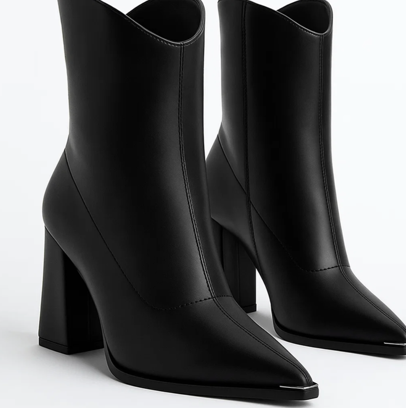 BOTAS DE CUERO CON PUNTERA FINA