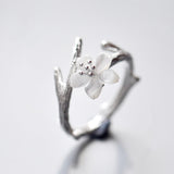 ANILLO VINTAGE BLANCO FLOR RÉGLABLE