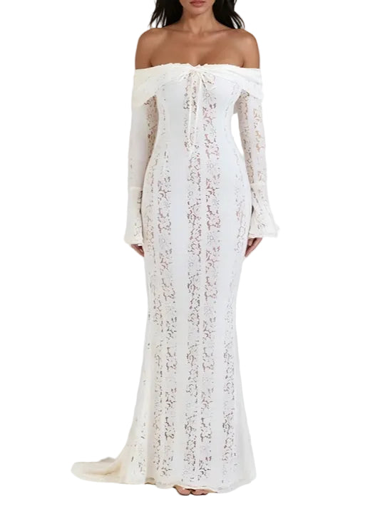 Vestido longo de renda com ombros à mostra