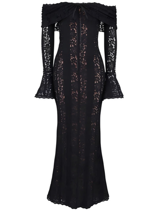 Vestido longo de renda com ombros à mostra