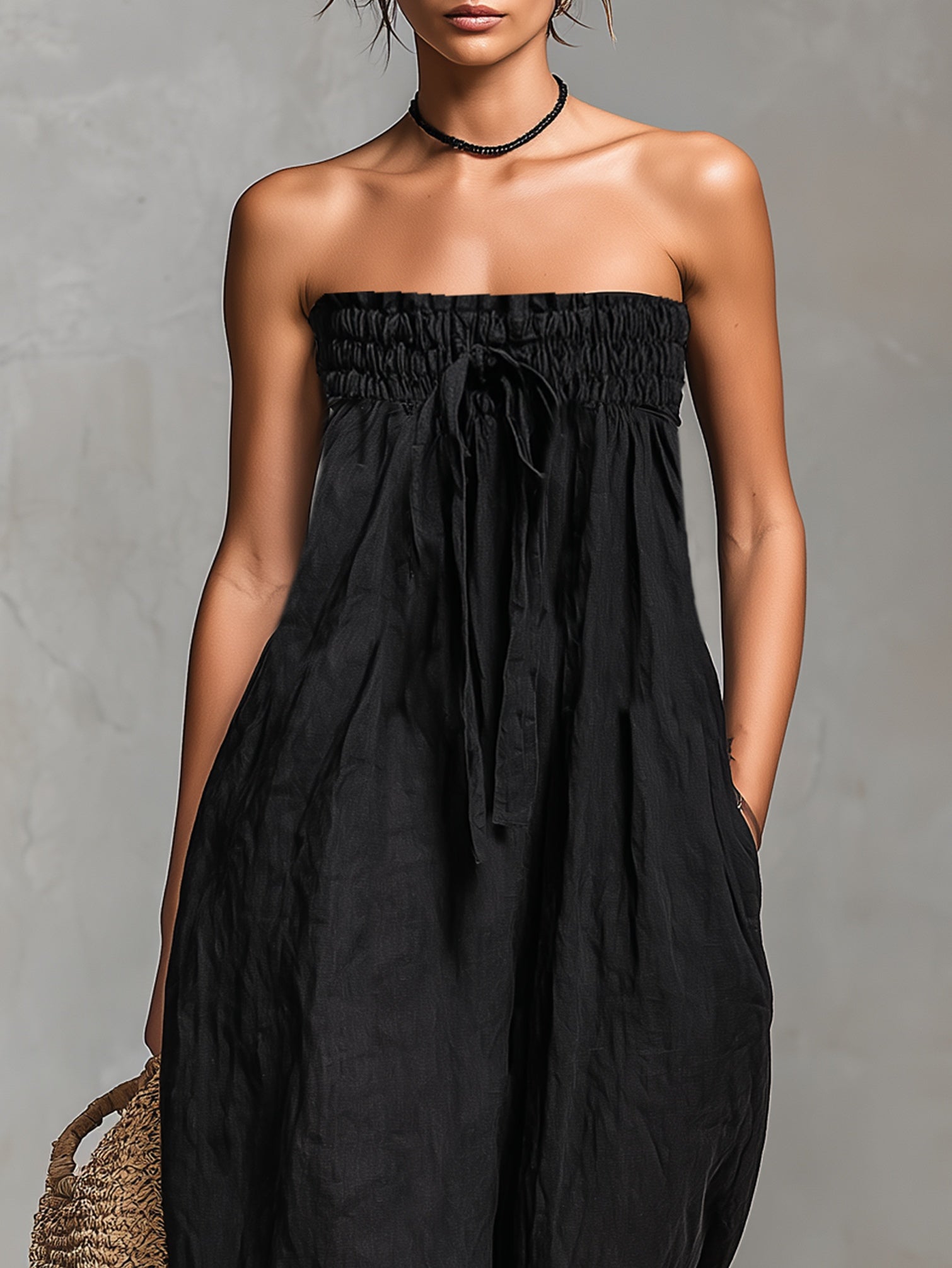 MONO NEGRO MINIMALISTA SIN TIRANTES Y DE CORTE AMPLIO - VALERINA MARBELLA