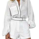 Conjunto de duas peças em algodão e linho com camisa e shorts em contraste preto e branco