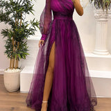 Vestido longo de um ombro só com estampa abstrata degradê em tule