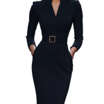 Vestido midi preto com gola alta e cordão ajustável
