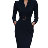 Vestido midi preto com gola alta e cordão ajustável