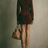 VESTIDO MINI DE ANTE SINTÉTICO MARRÓN CON CUELLO ALTO