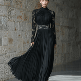 VESTIDO LARGO NEGRO PLISADO CON MANGAS DE ENCAJE - VALERINA MARBELLA