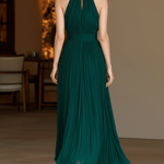 VESTIDO MIDI PLISADO VERDE ESMERALDA CON CUELLO HALTER - VALERINA MARBELLA