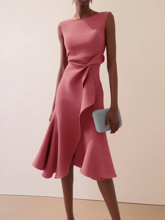 Vestido midi vermelho sem mangas, elegante, em corte A, com detalhe torcido na cintura, perfeito para usar do dia à noite.