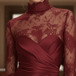 VESTIDO CORTO ENVOLVENTE DE SATÉN BURDEOS CON ENCAJE - VALERINA MARBELLA