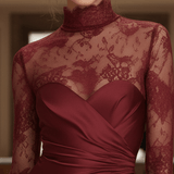 VESTIDO CORTO ENVOLVENTE DE SATÉN BURDEOS CON ENCAJE - VALERINA MARBELLA