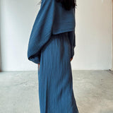 Conjunto casual de duas peças em algodão e linho com fenda elegante.