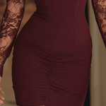 VESTIDO CORTO BURDEOS DE ENCAJE CON ESCOTE CUADRADO - VALERINA MARBELLA